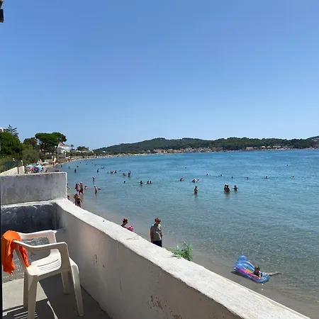 Meublée Pieds Dans L'eau, Au Mois Ou La Seyne-sur-Mer